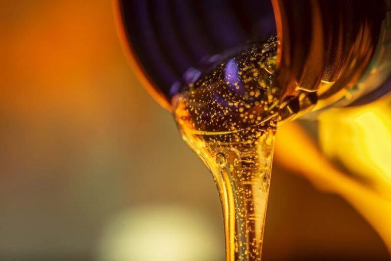 A Complete Guide to Hydraulic Jack Oil